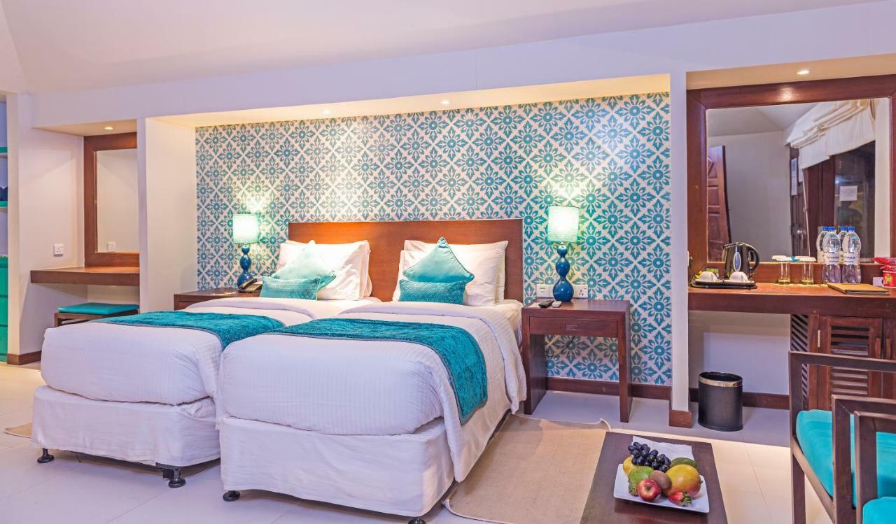 Adaaran Select Huduran Fushi Resort 4*