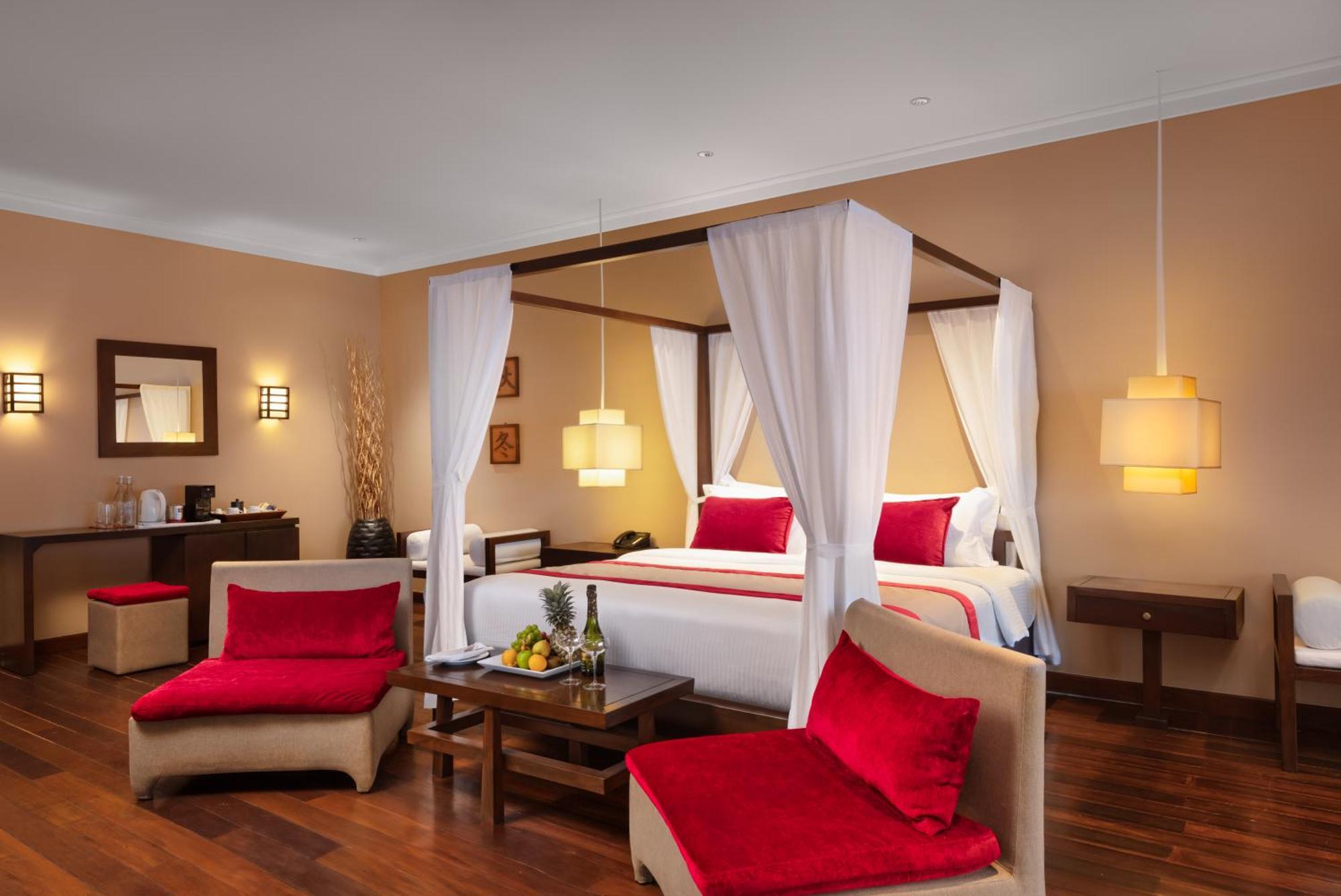 Adaaran Select Huduran Fushi 4* Худхуранфуши