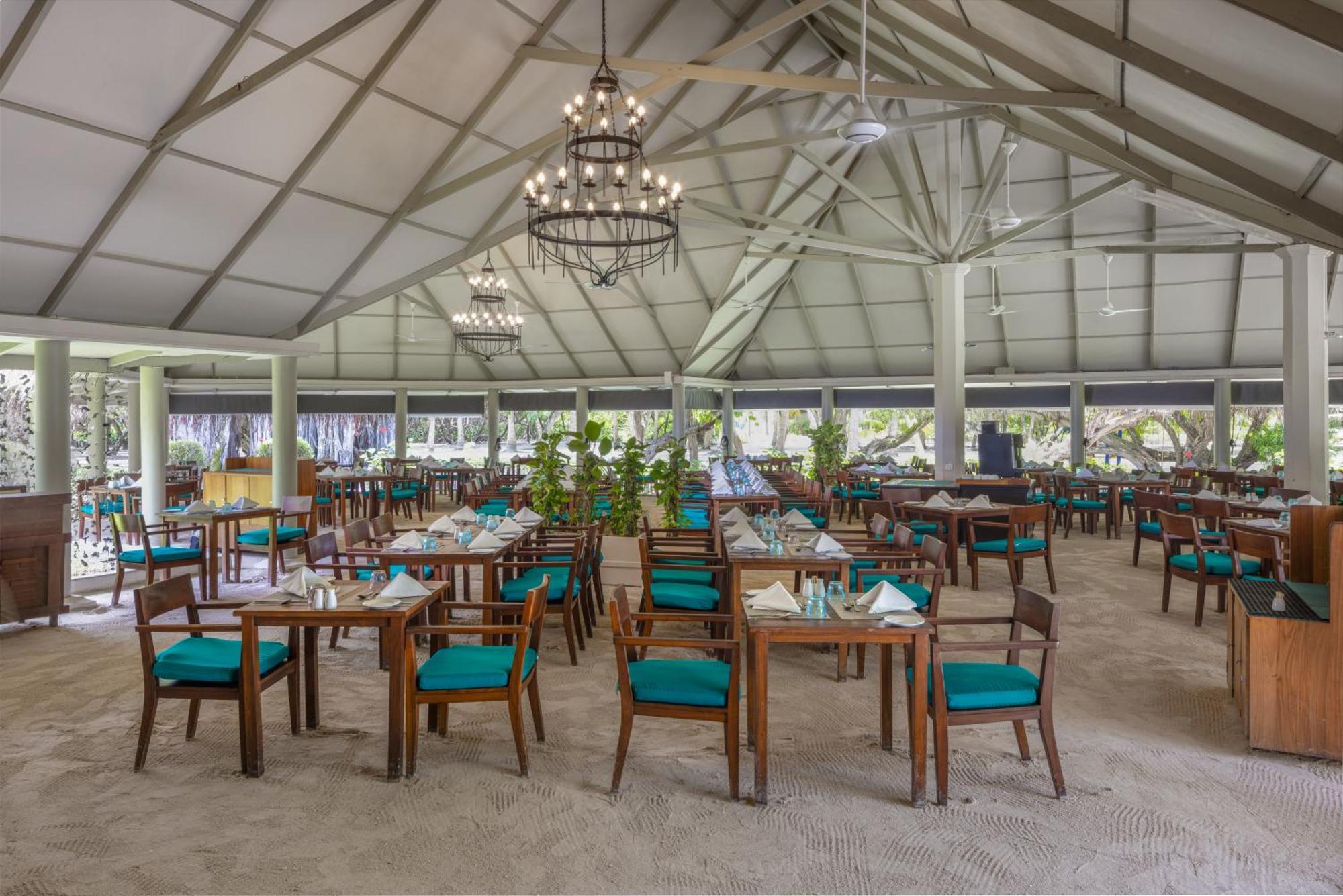 Курортный комплекс Adaaran Select Huduran Fushi 4*